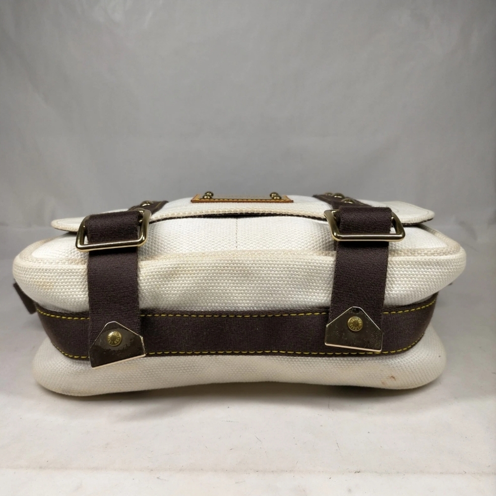 LOUIS VUITTON Antigua Besace PM
Messenger White - Picture 6 of 15